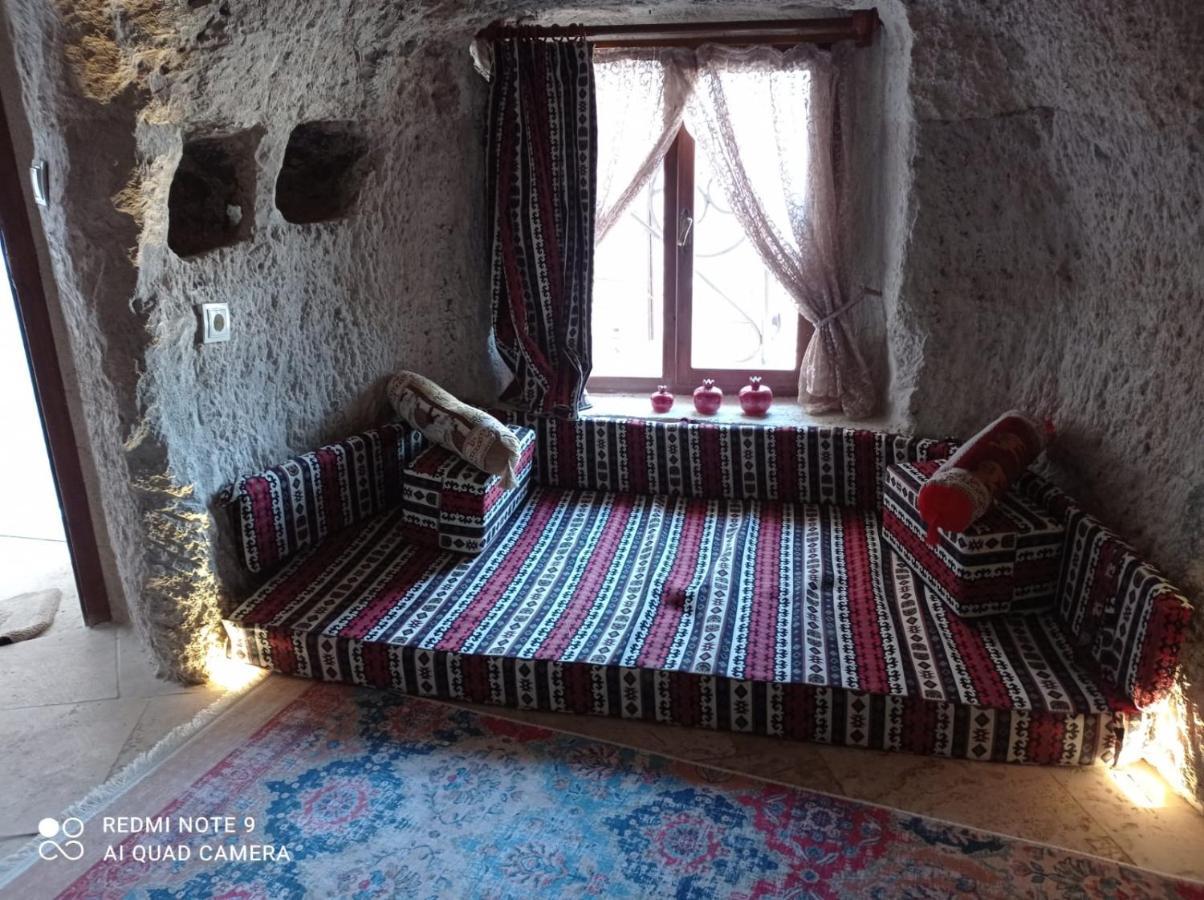 Emily Cave House Bed and Breakfast Γκόρεμε Εξωτερικό φωτογραφία