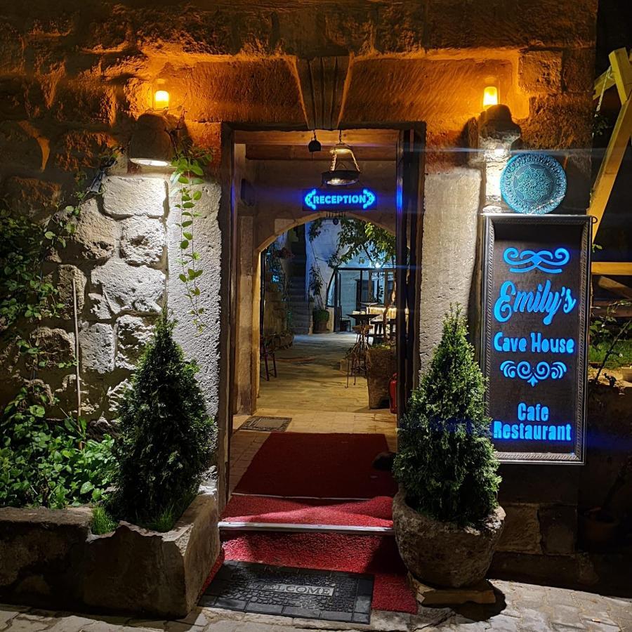 Emily Cave House Bed and Breakfast Γκόρεμε Εξωτερικό φωτογραφία