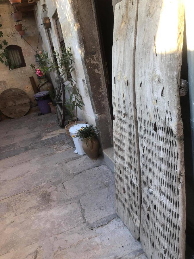 Emily Cave House Bed and Breakfast Γκόρεμε Εξωτερικό φωτογραφία